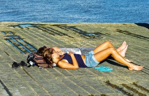 Couple-Tasting-The-Sun-By-Pedro-Ribeiro-Simões